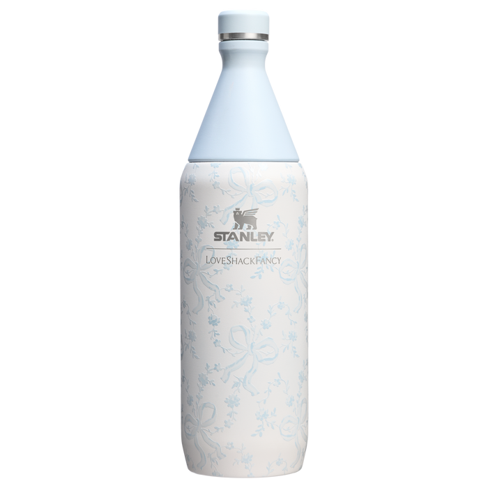 Stanley 1913 Stanley 1913 x LoveShackFancy Holiday All Day Slim Bottle 34 OZ 1 L in Coquette Bow Winter Ice