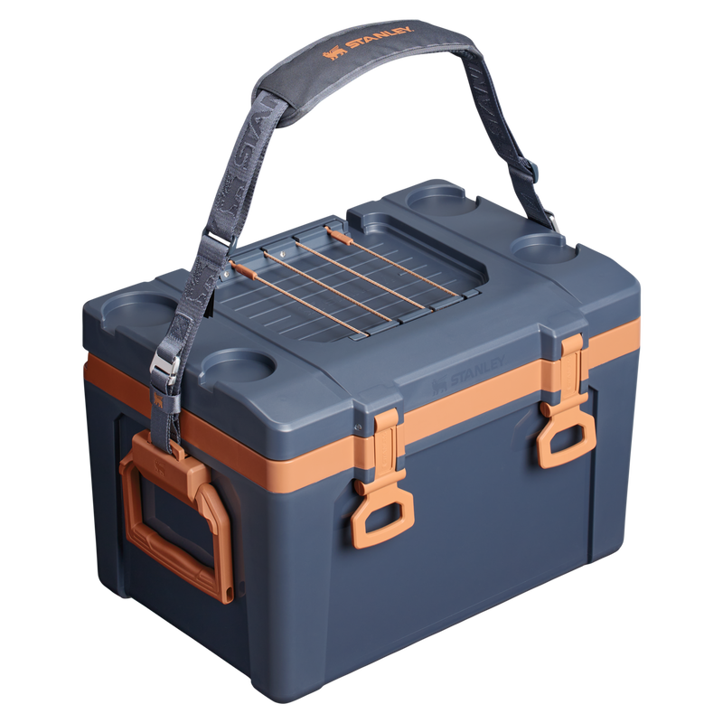 Stanley 1913 The Easy Carry Outdoor Cooler + Strap 24 QT 23 L in Twilight