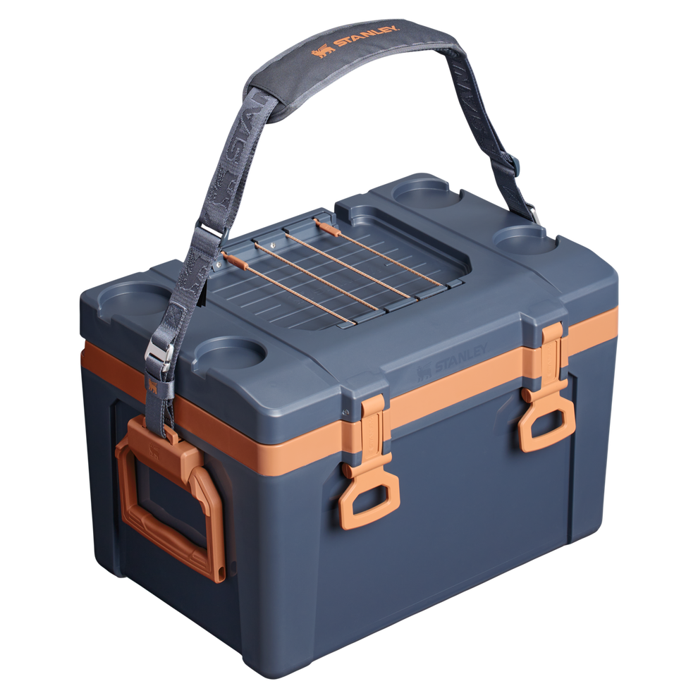 Stanley 1913 The Easy Carry Outdoor Cooler + Strap 24 QT 23.66 L in Twilight