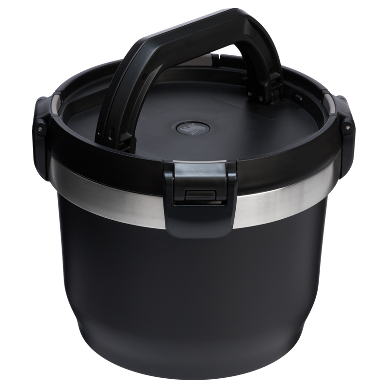 Stanley 1913 The Fresh-To-Table Stay Hot Crock 3 QT 2.8 L in Black 2.0 | Back View