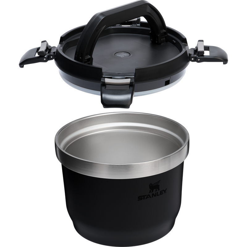 Stanley 1913 The Fresh-To-Table Stay Hot Crock 3 QT 2.8 L in Black 2.0 | Cross Section View