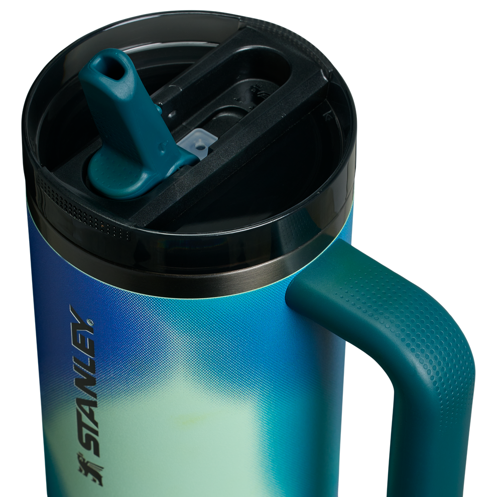 Stanley 1913 The New Frequency Quencher ProTour Flip Straw Tumbler 30 OZ 0.88 L in Coastal Teal Motion