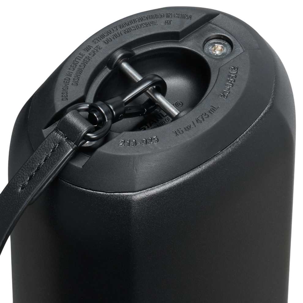 Stanley 1913 The Clutch Bottle 16 OZ in Black