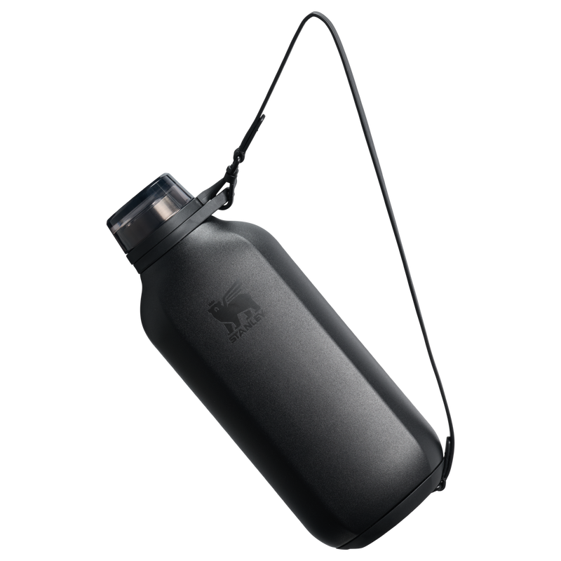 Stanley 1913 The Clutch Bottle 16 OZ in Black | Front View
