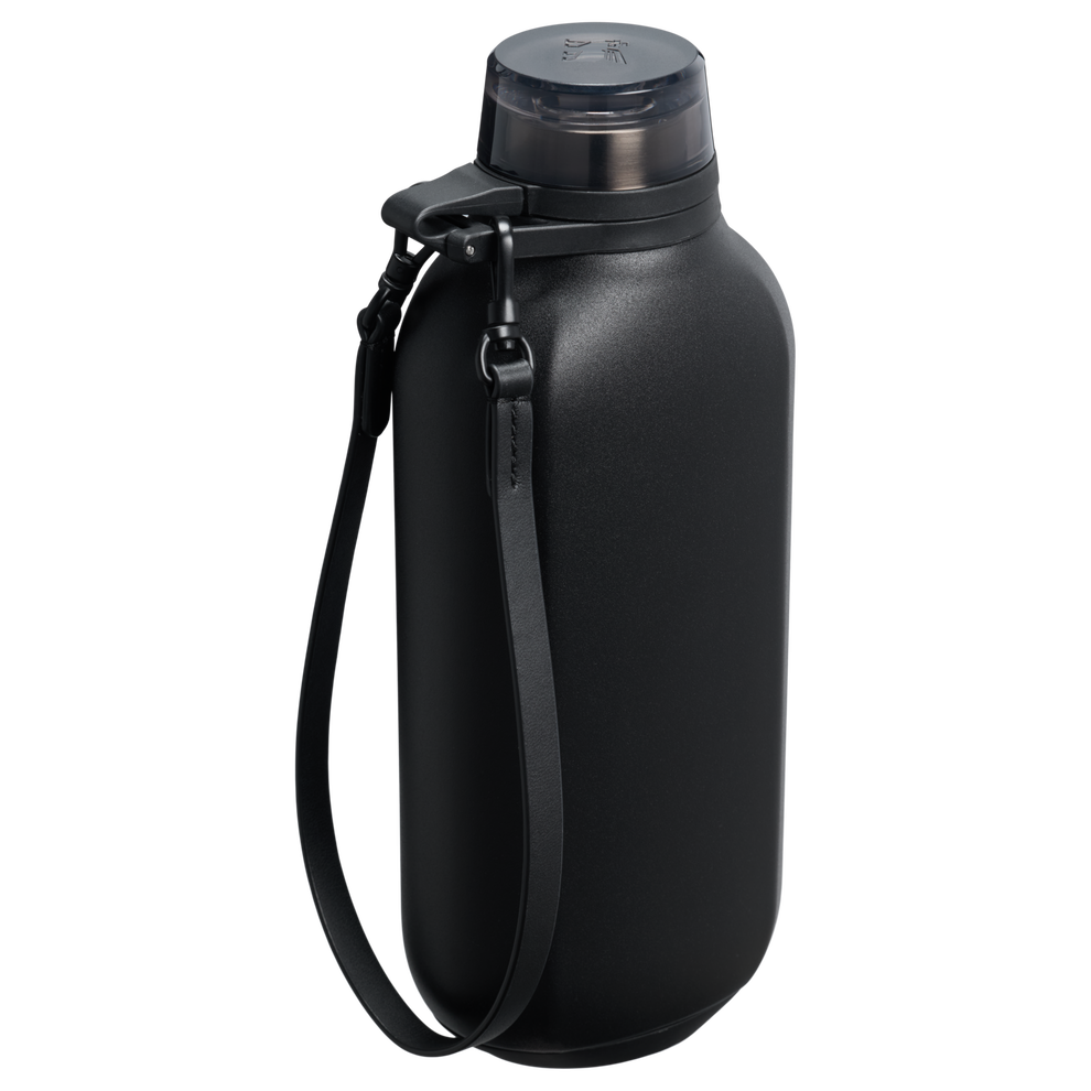 Stanley 1913 The Clutch Bottle 16 OZ in Black
