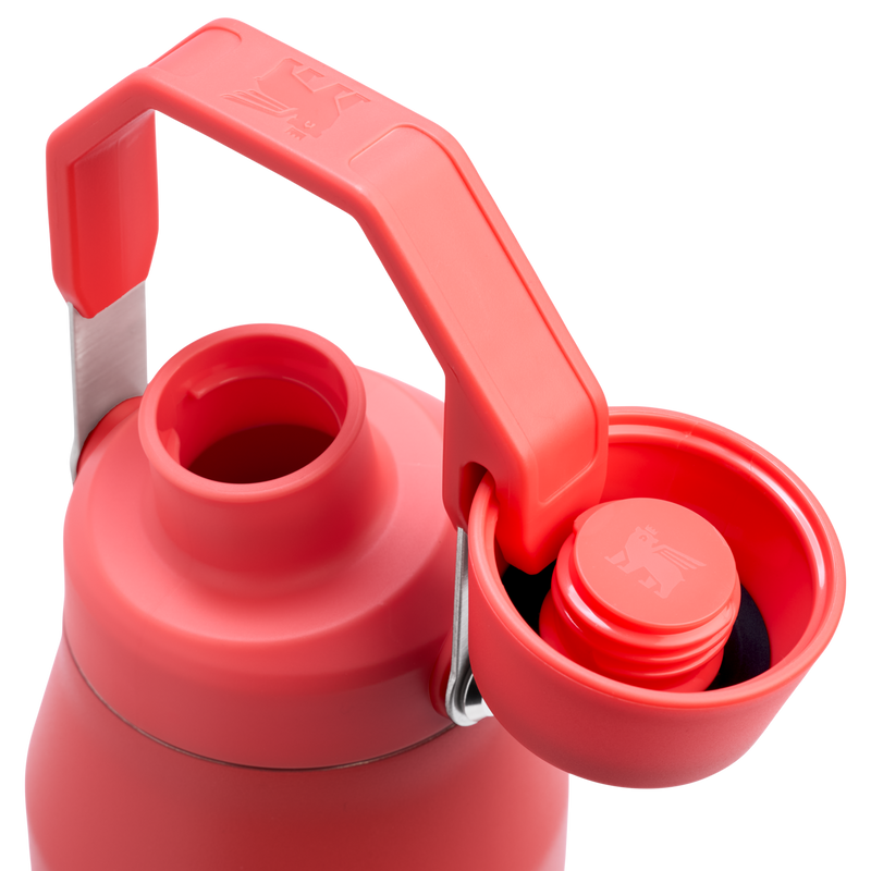 Stanley 1913 IceFlow™ Bottle with Fast Flow Lid 24 OZ 0.71 L in Hot Coral | Lid Detailed View