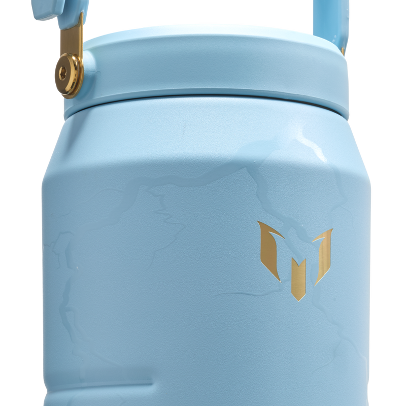 Stanley 1913 The Messi x Stanley IceFlow™ Jug with Fast Flow Lid 64 OZ 1.89 L in Messi Striker Blue | Detailed View