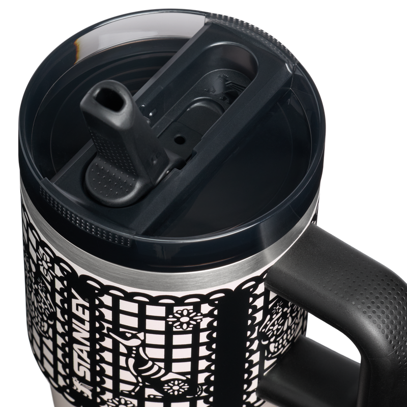 Stanley 1913 The Quencher® ProTour Flip Straw Tumbler 20 OZ 0.59 L in Salt Papel Picado | Lid Detailed View