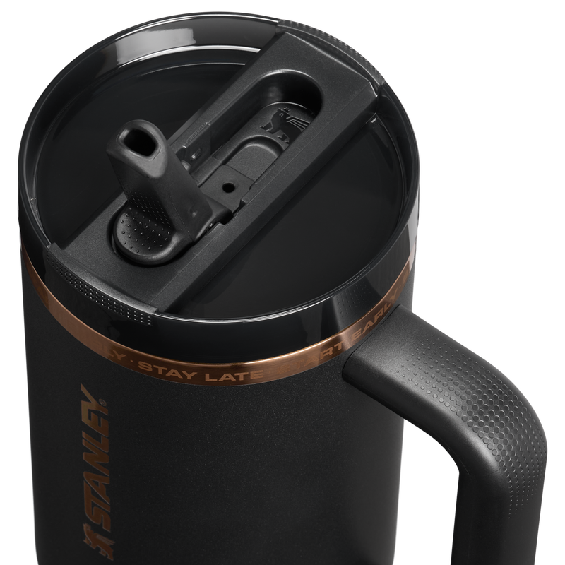 Stanley 1913 The Messi x Stanley Quencher ProTour Flip Straw Tumbler 40 OZ 1.18 L in Messi GOAT Black | Lid Detailed View