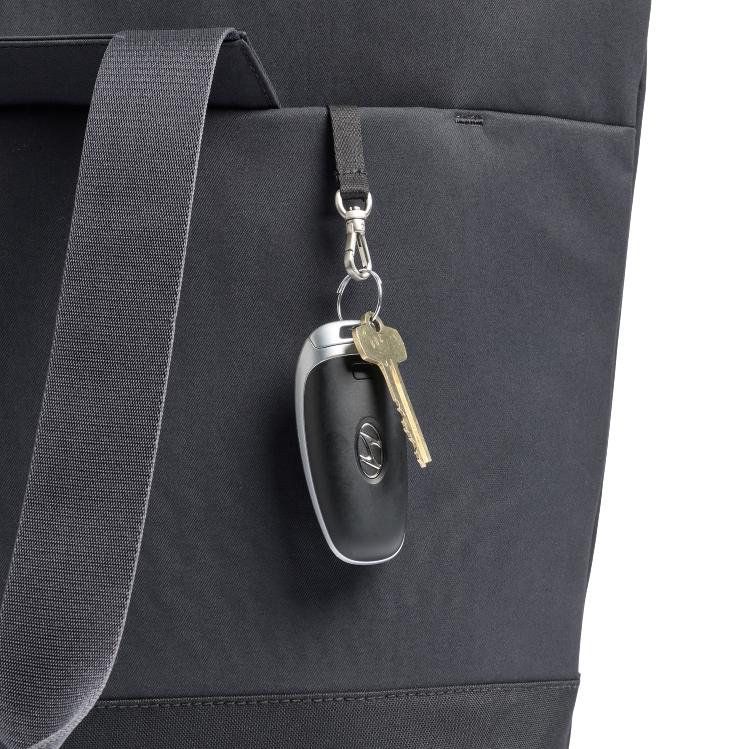 Stanley 1913 The Standby Tote  21.8 QT in Black | Detailed View