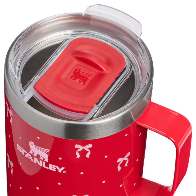 Stanley 1913 The Stay-Hot Suburban Mug 24 OZ 0.71 L in Rouge Bows | Lid Detailed View