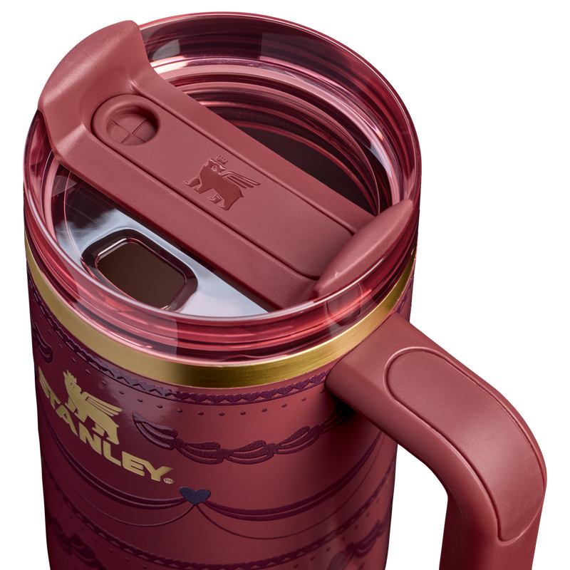 Stanley 1913 The Valentine’s Day Quencher H2.0 FlowState™ Tumbler 30 OZ 0.89 L in Red Velvet Cake | Lid Detailed View