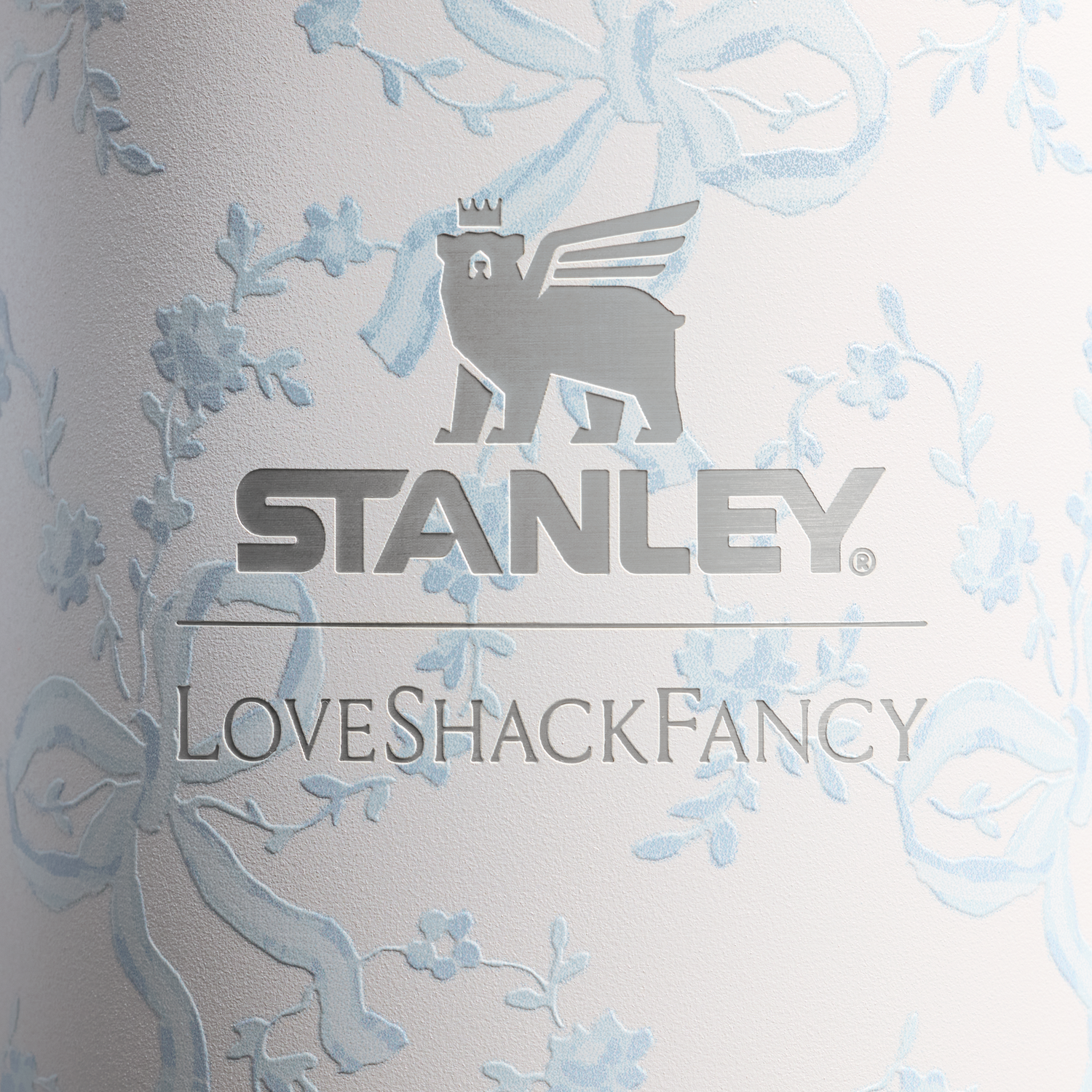 Stanley 1913 Stanley 1913 x LoveShackFancy Holiday Quencher® H2.0  FlowState™ Tumbler 40 OZ 1.18 L in Coquette Bow Winter Ice | View 5